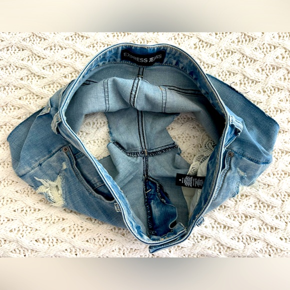 Express Distressed Denim Shorts Size 6 - Picture 3 of 3